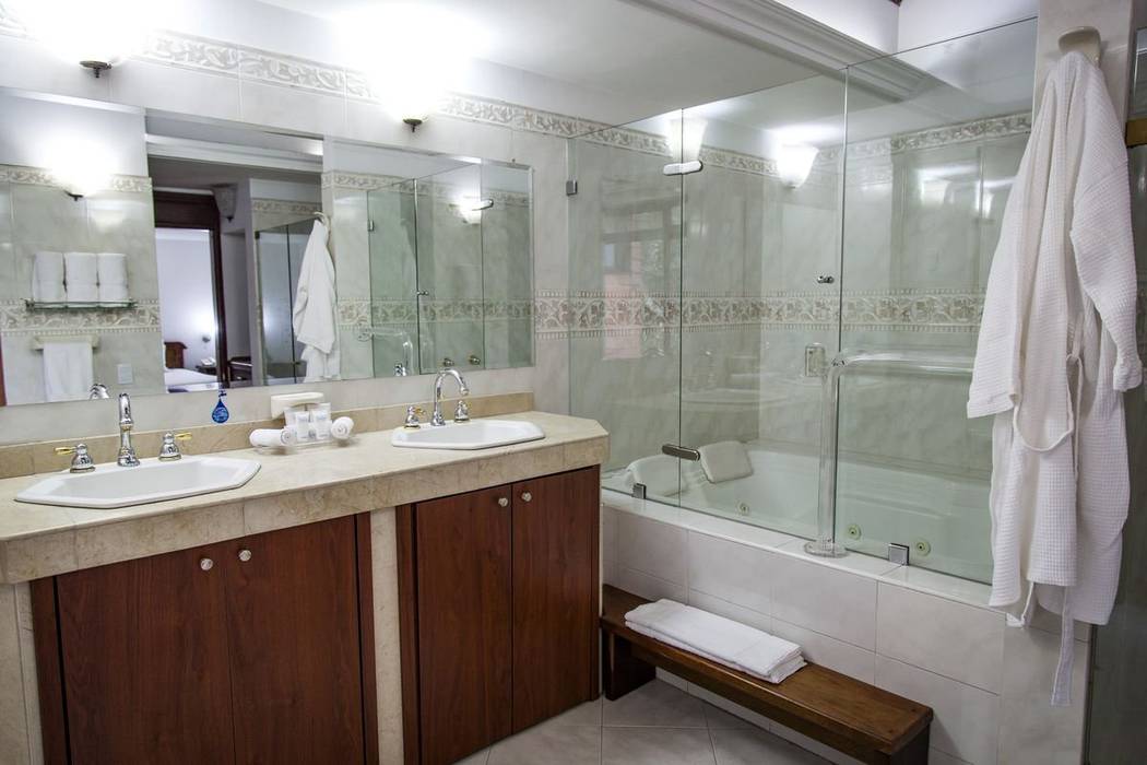 Bathroom Casa Laureles Hotel Medellin