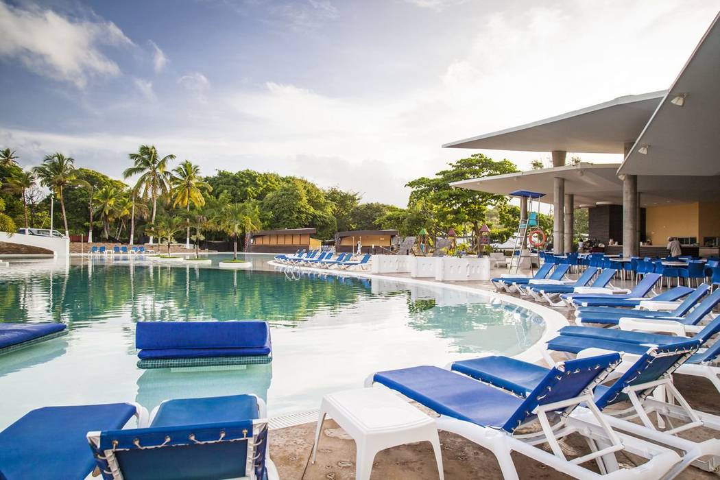 Swimming pool Sol Caribe Campo Hotel San Andres Island
