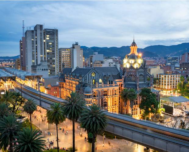 ¡MEDELLÍN TE ESPERA! Solar Hotels & Resorts ¡MEDELLÍN TE ESPERA! Solar Hotels & Resorts